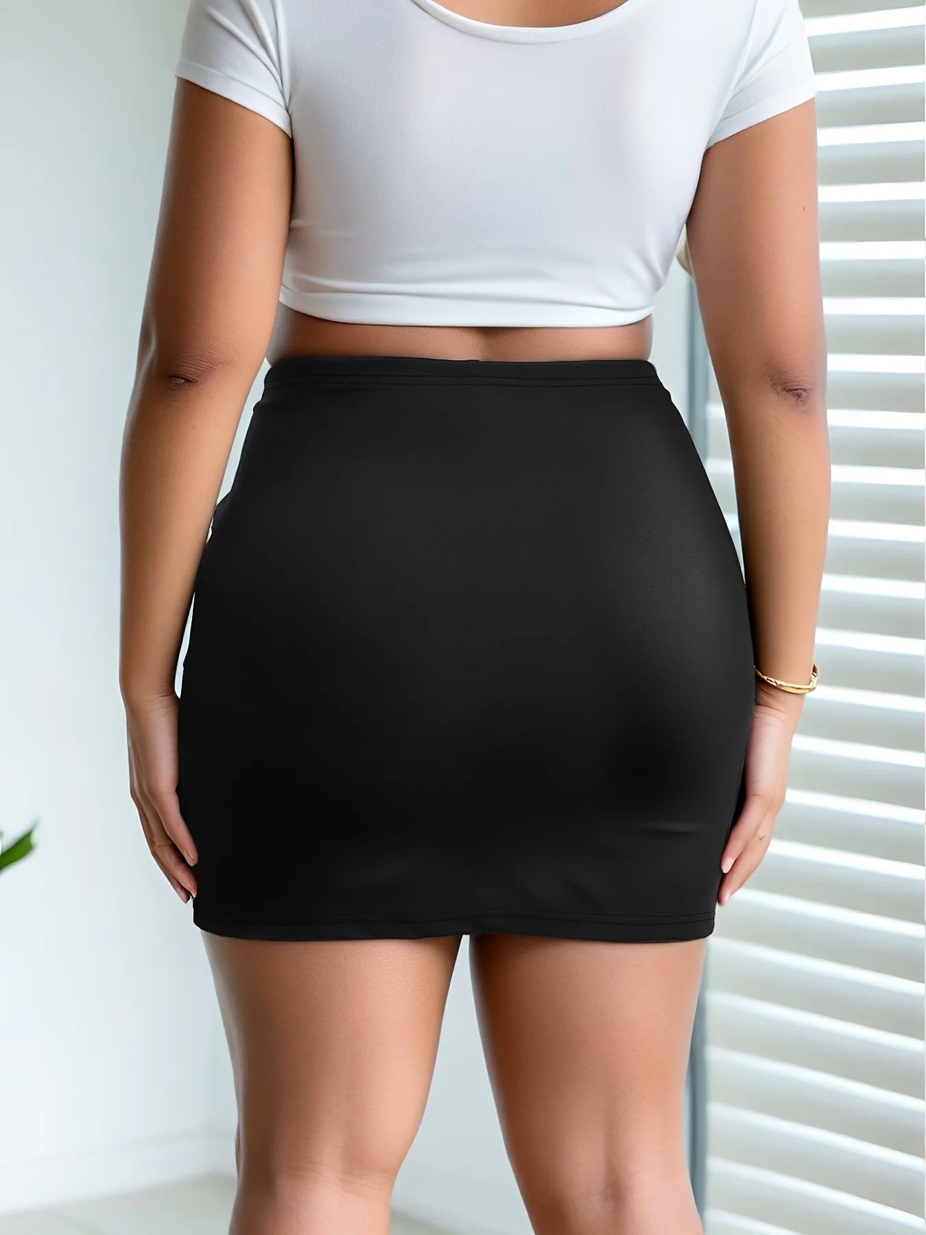Minissaia justa plus size de cor sólida com fenda lateral