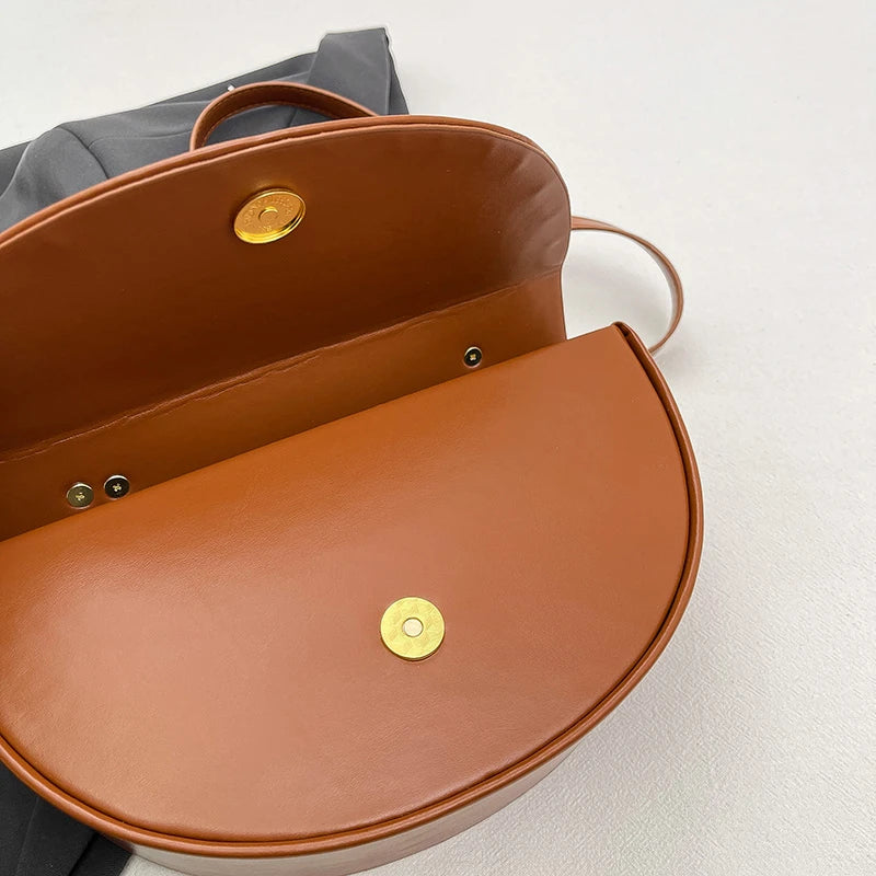 Bolsa Feminina Transversal Meia-Lua – Estilo Saddle em Couro PU, Design Elegante, 8 Cores Disponíveis