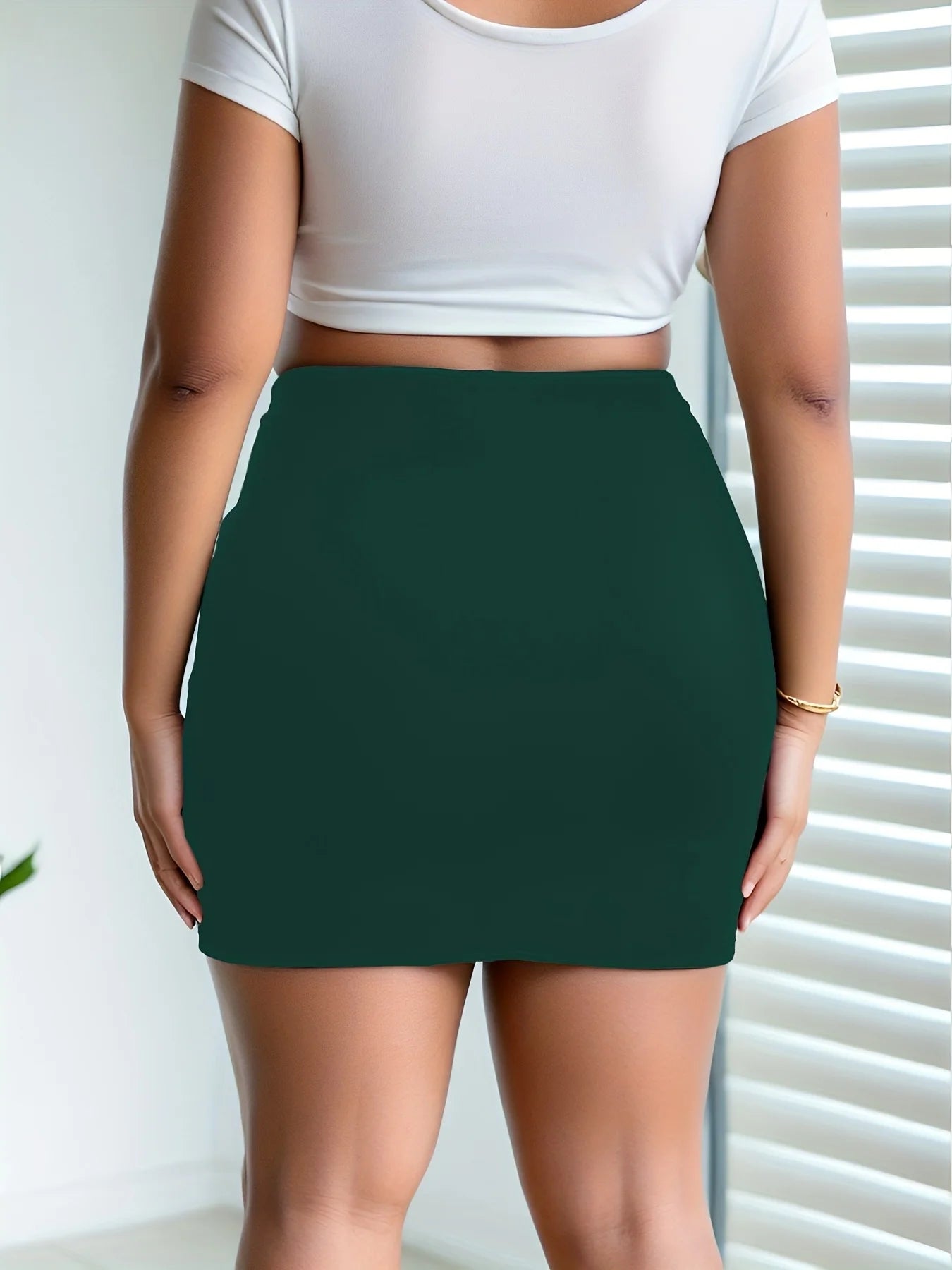 Minissaia justa plus size de cor sólida com fenda lateral